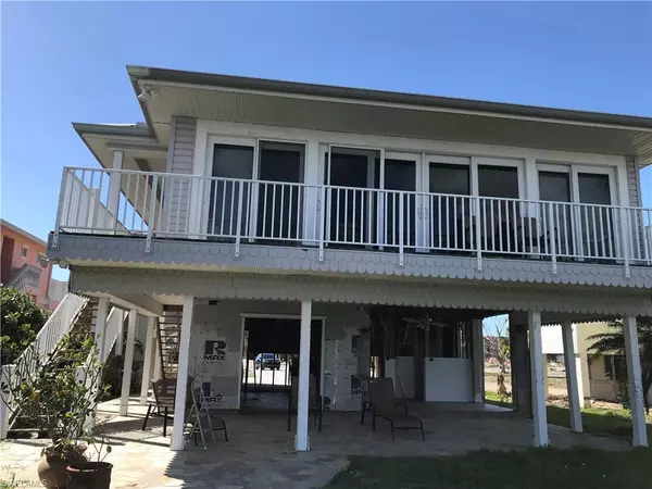 Fort Myers Beach, FL 33931,715 Matanzas CT