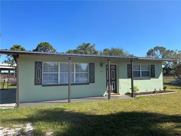 3557 Spruce LN, Fort Myers, FL 33901