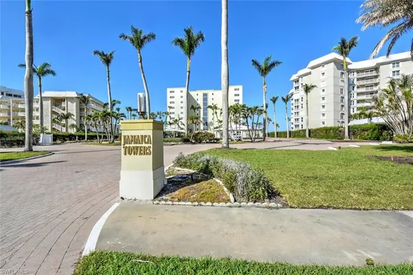 Naples, FL 34103,2885 Gulf Shore BLVD N #401