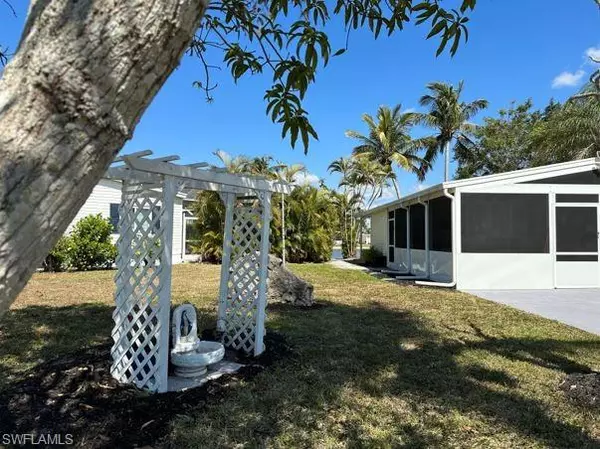 Naples, FL 34114,313 Riverwood RD