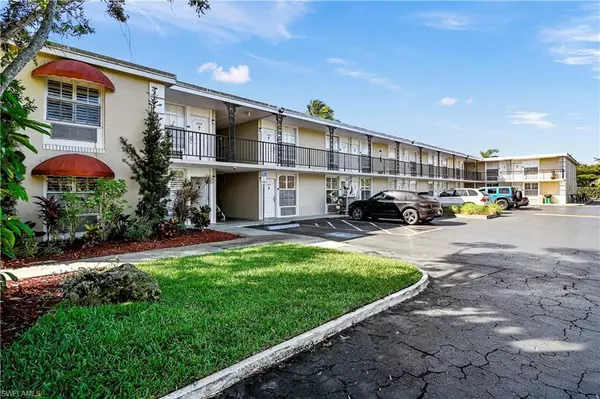 Naples, FL 34103,2555 Tamiami TRL N #240