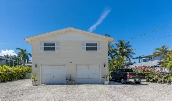 8 Pepita ST, Fort Myers Beach, FL 33931