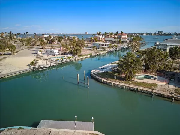 Fort Myers Beach, FL 33931,823 Lagoon ST