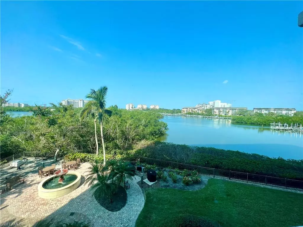 Naples, FL 34110,420 Cove Tower DR #302