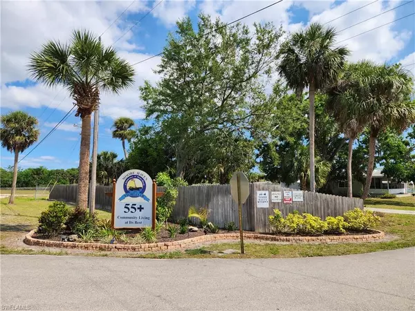 Moore Haven, FL 33471,860 YACHT CLUB WAY