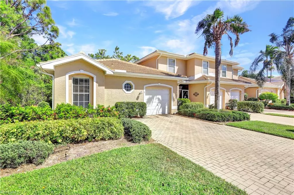 Naples, FL 34104,7680 Meadow Lakes DR #1