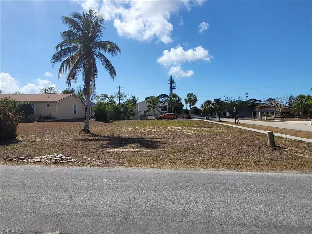 Marco Island, FL 34145,245 Quail DR