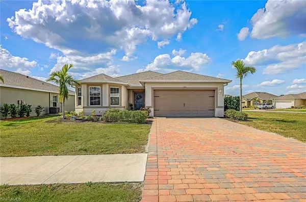 3208 Estancia LN, Cape Coral, FL 33909