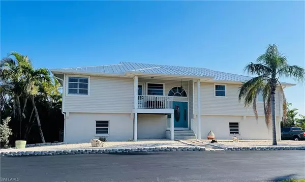 2952 Buttonwood Key CT, St. James City, FL 33956