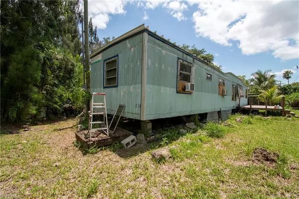 Chokoloskee, FL 34137,214 Turnstile DR