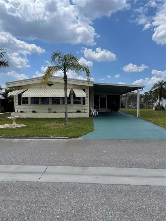 North Fort Myers, FL 33917,206 Village LN