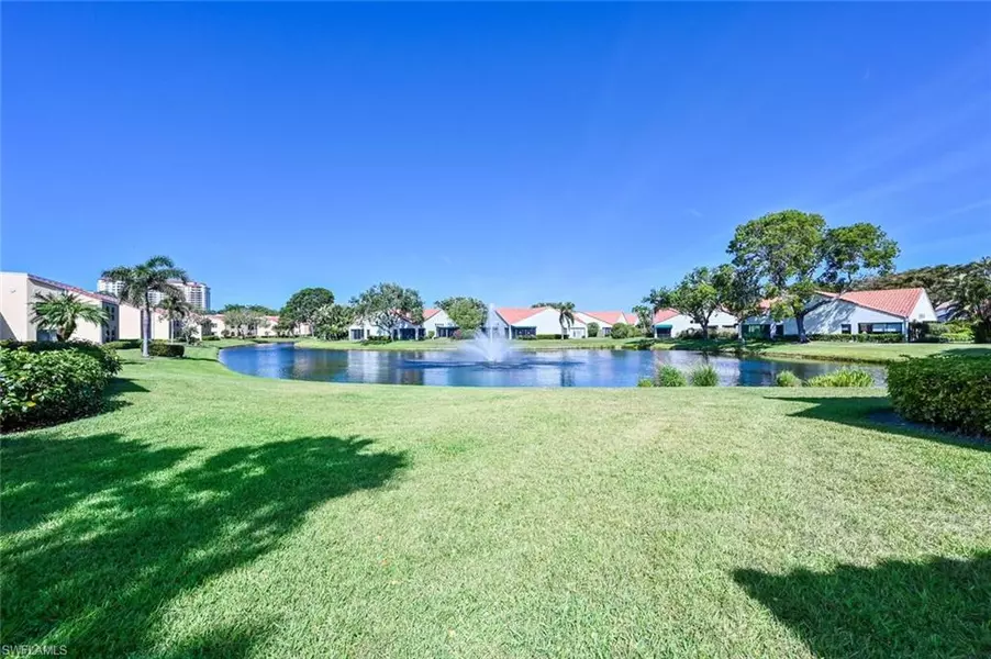 655 Windsurf LN #B-202, Naples, FL 34108