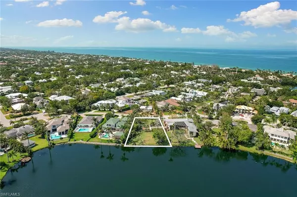 Naples, FL 34102,476 Palm CIR W