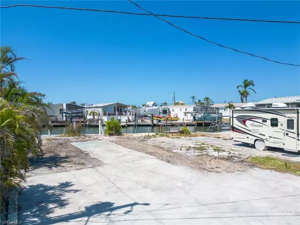 Fort Myers Beach, FL 33931,27 Emily LN