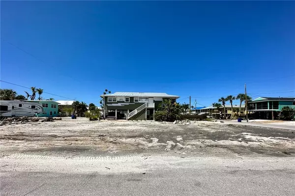 Fort Myers Beach, FL 33931,211 Ostego DR