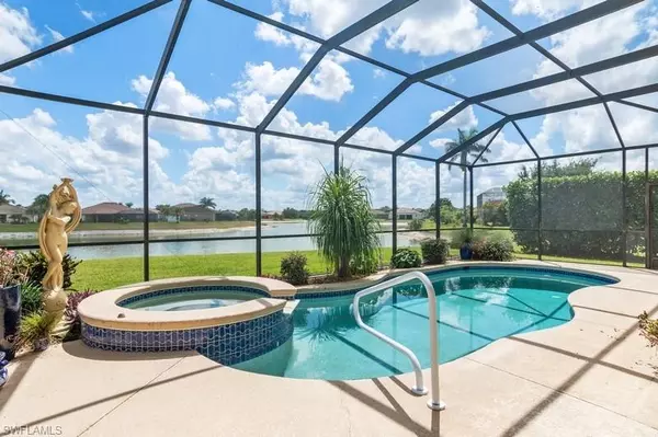 2804 Amberwood LN, Naples, FL 34120