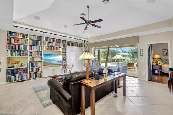 Naples, FL 34119,4383 Pomarine CT