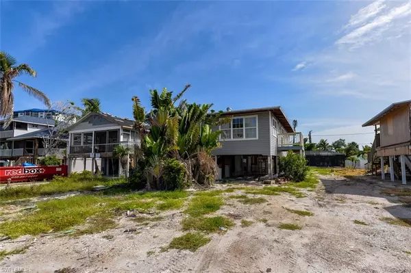 Fort Myers Beach, FL 33931,4831 Coral RD