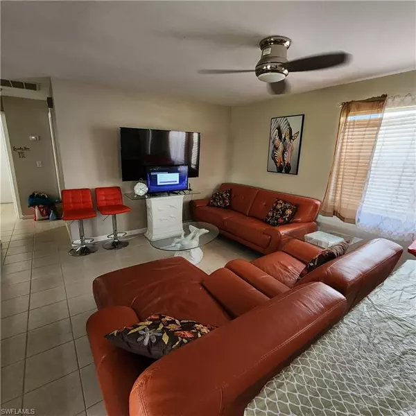 North Fort Myers, FL 33903,917 Iris DR