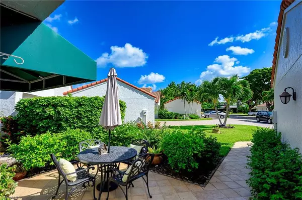 Naples, FL 34108,847 Reef Point CIR #37