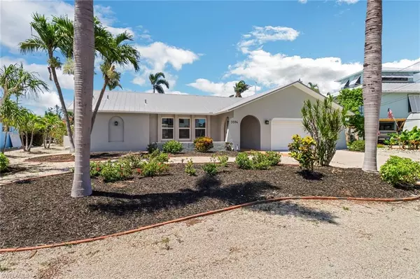 3594 Rita LN, St. James City, FL 33956