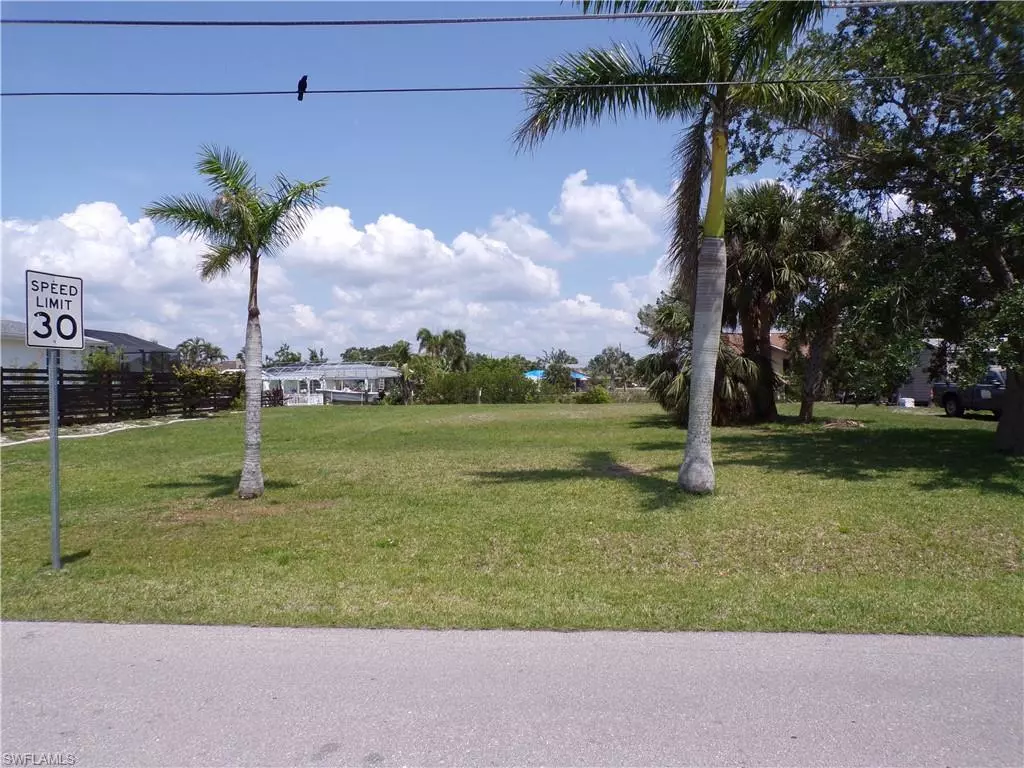 Punta Gorda, FL 33950,2830 Larkspur DR