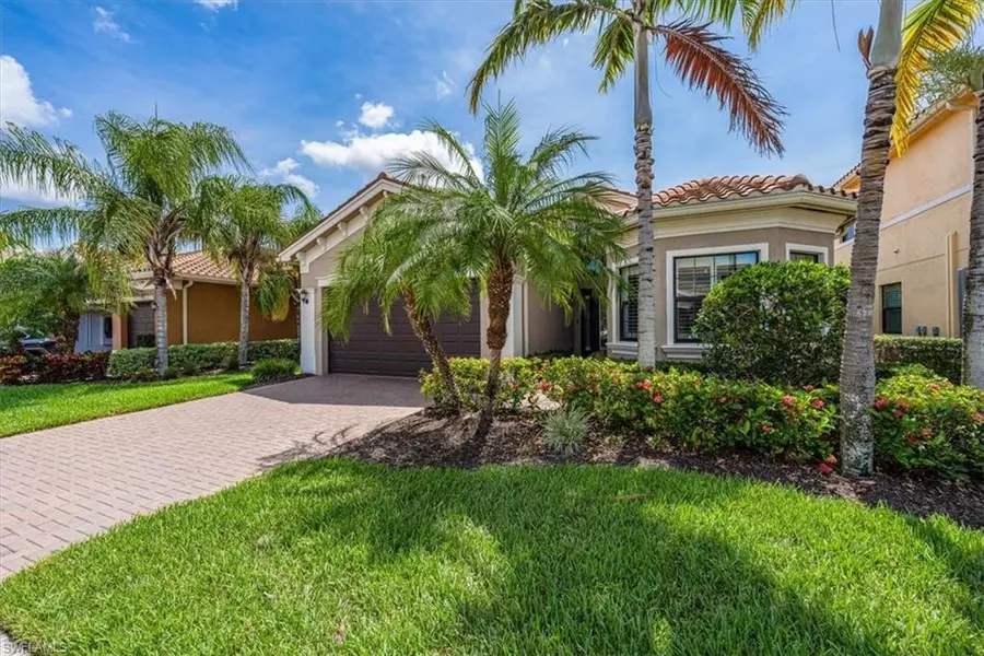 13779 Luna DR, Naples, FL 34109