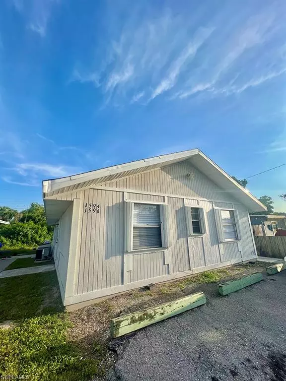 Fort Myers, FL 33907,1594-1596 Cypress DR