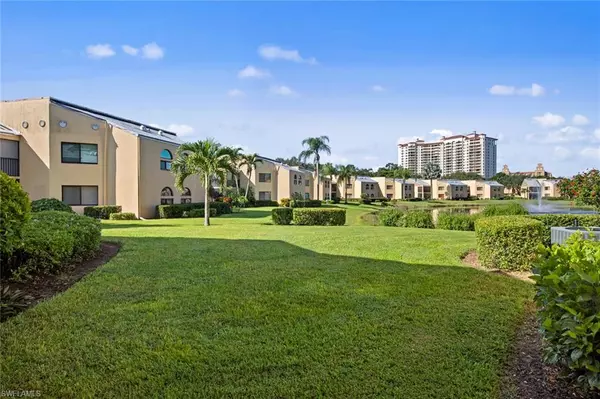 Naples, FL 34108,565 Beachwalk CIR #T-102