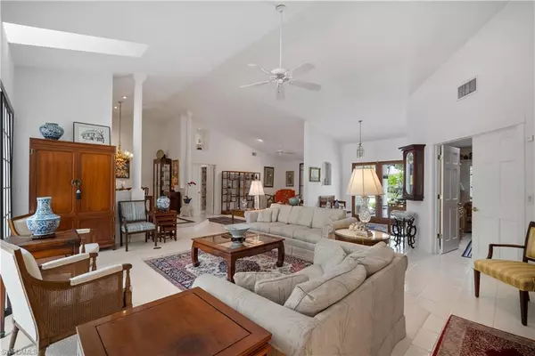 Naples, FL 34108,802 Tallow Tree CT