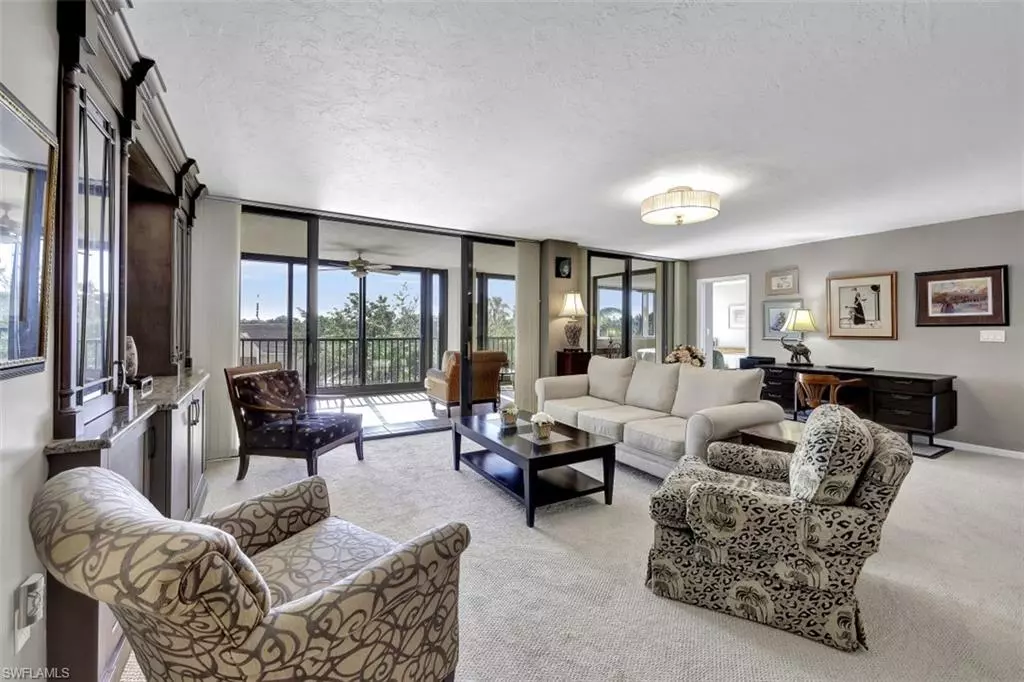 Naples, FL 34108,5601 TURTLE BAY DR #203