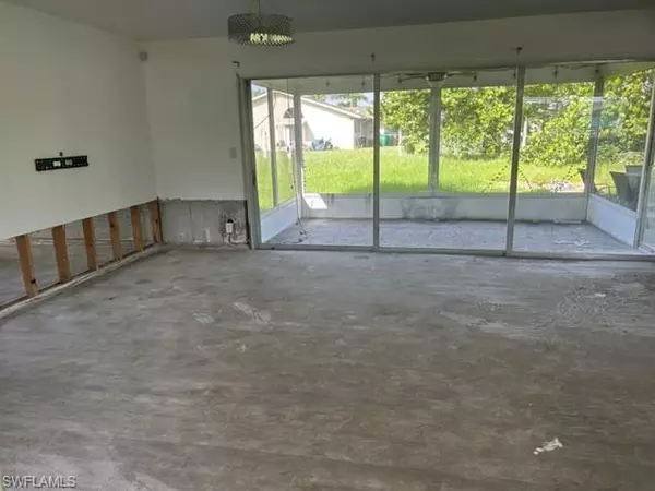 Cape Coral, FL 33904,5234 Sunnybrook CT