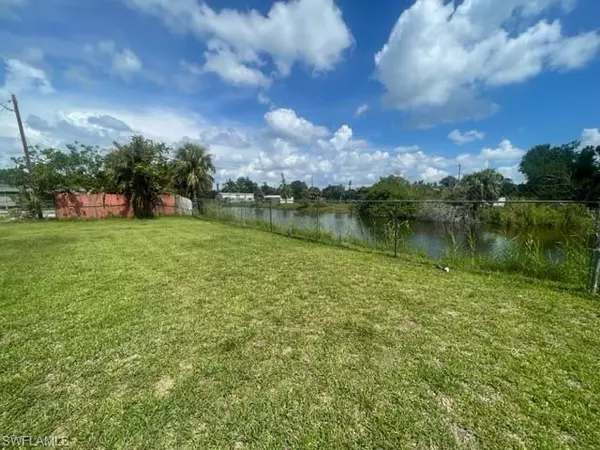 North Fort Myers, FL 33917,2201 Laurel LN