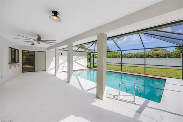 Naples, FL 34110,121 Fairway CIR