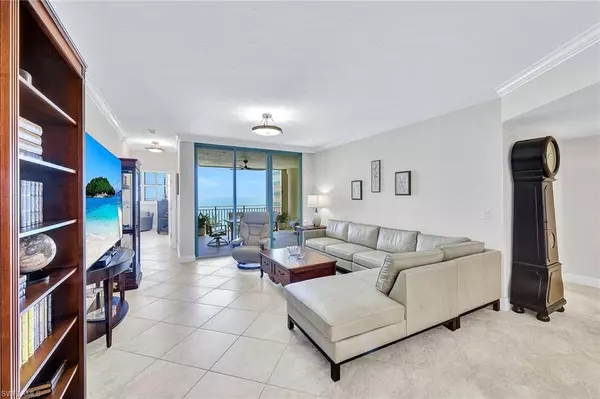 Marco Island, FL 34145,980 Cape Marco DR #607