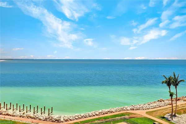 Marco Island, FL 34145,980 Cape Marco DR #607