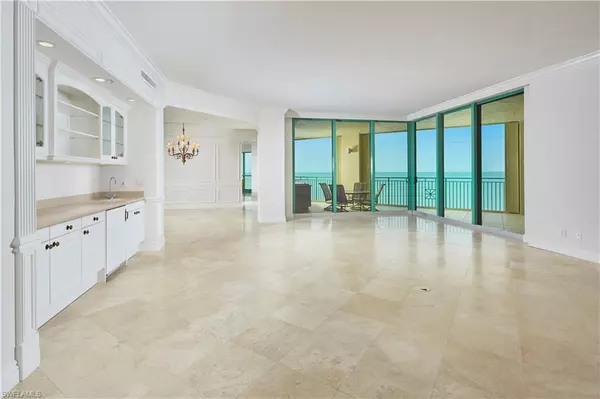 Marco Island, FL 34145,960 Cape Marco DR #904