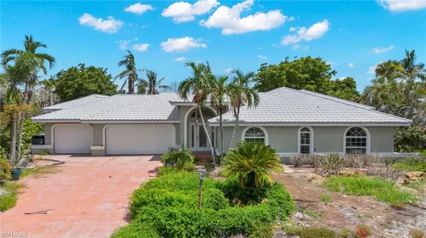 Sanibel, FL 33957,924 Kings Crown DR