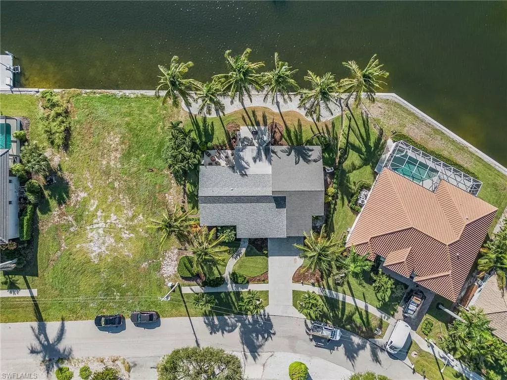 Marco Island, FL 34145,833 Wintergreen CT