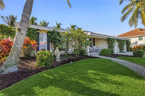 Marco Island, FL 34145,833 Wintergreen CT