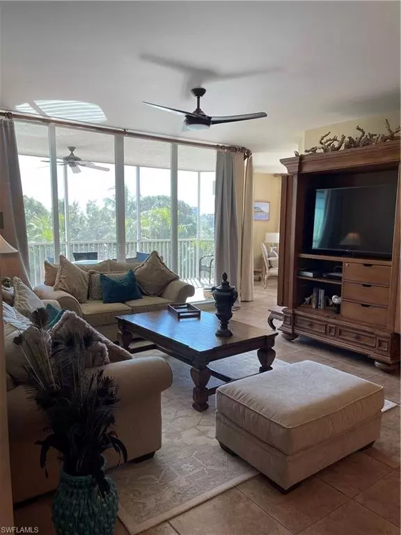 Naples, FL 34110,300 Dunes BLVD #303