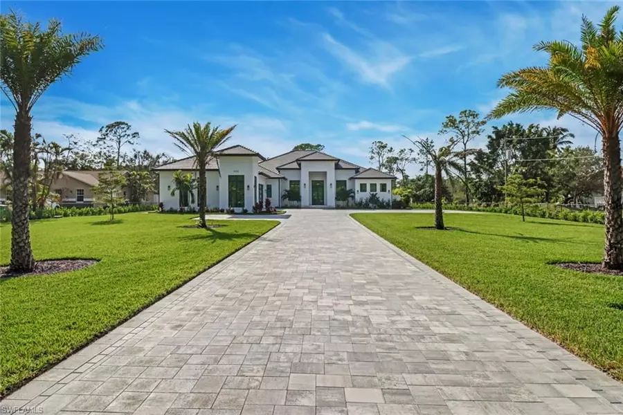 5750 Spanish Oaks LN, Naples, FL 34119