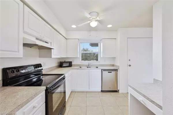 3752 Santa Barbara BLVD #202,  Cape Coral,  FL 33914