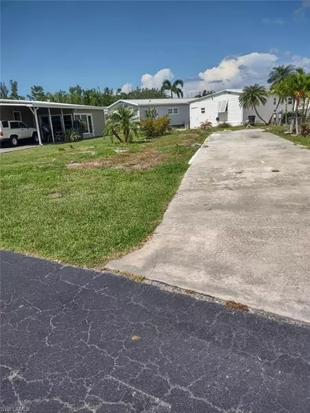 353 Mattie AVE E, Fort Myers, FL 33908