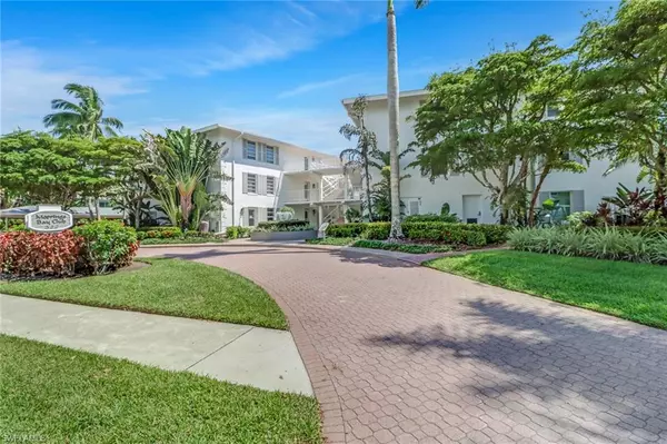 Naples, FL 34103,322 Harbour DR #103A