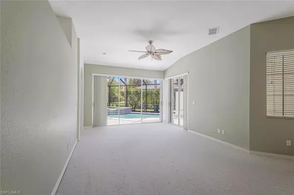 Estero, FL 34135,10221 Cape Roman RD #102