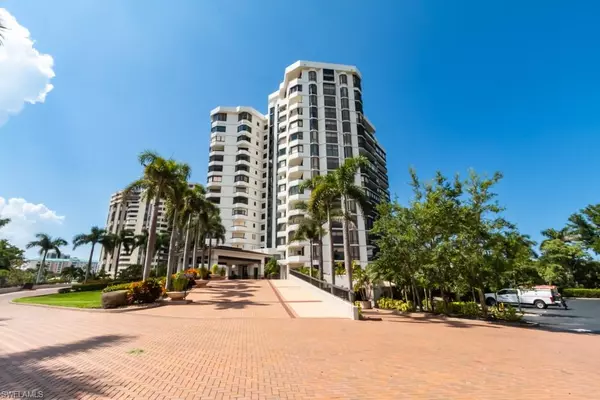 Naples, FL 34108,6075 Pelican Bay BLVD #PH-D