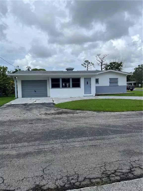 8141 Cleaves RD, North Fort Myers, FL 33903