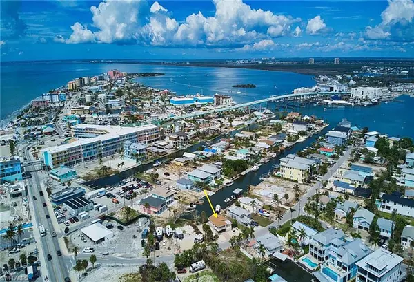 Fort Myers Beach, FL 33931,125/127 Palermo CIR