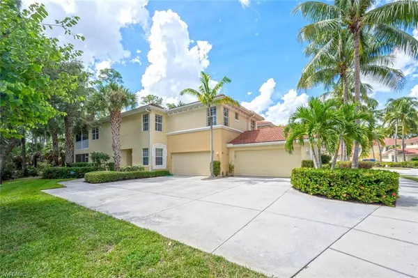 Naples, FL 34119,2011 Tarpon Bay DR N #201